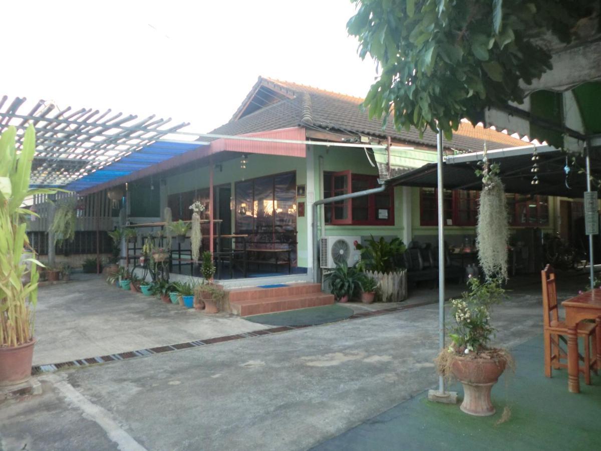 Sakura House Hostel Chiang Mai Bagian luar foto