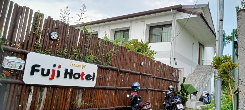 Sakura House Hostel Chiang Mai Bagian luar foto
