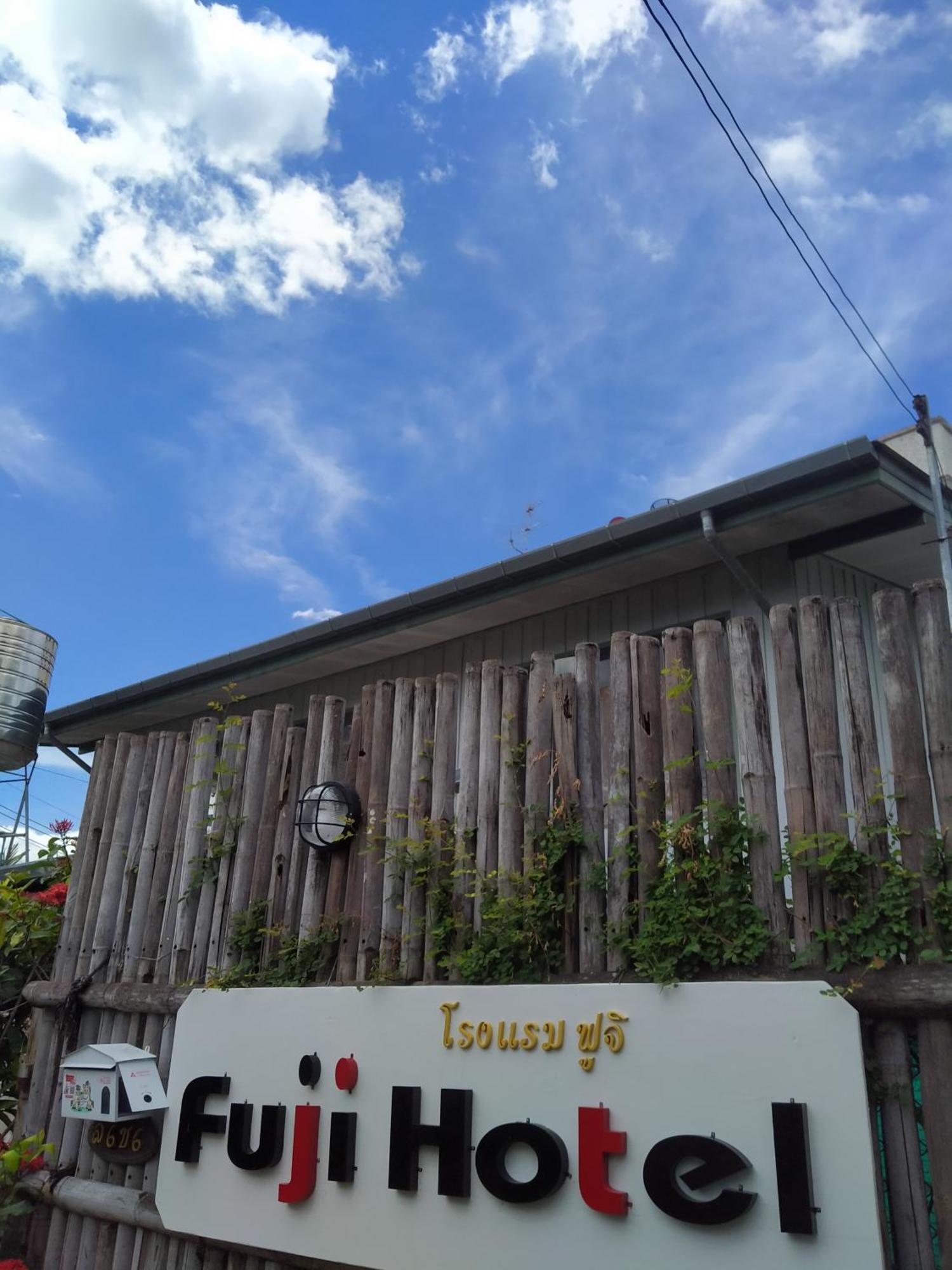 Sakura House Hostel Chiang Mai Bagian luar foto