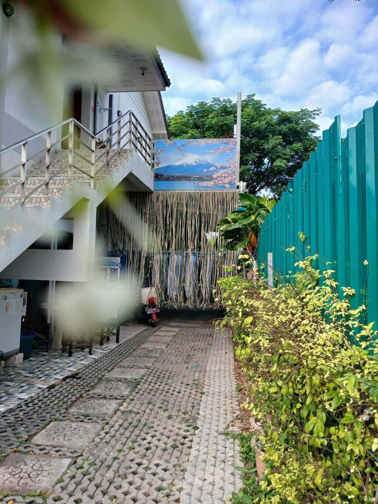 Sakura House Hostel Chiang Mai Bagian luar foto