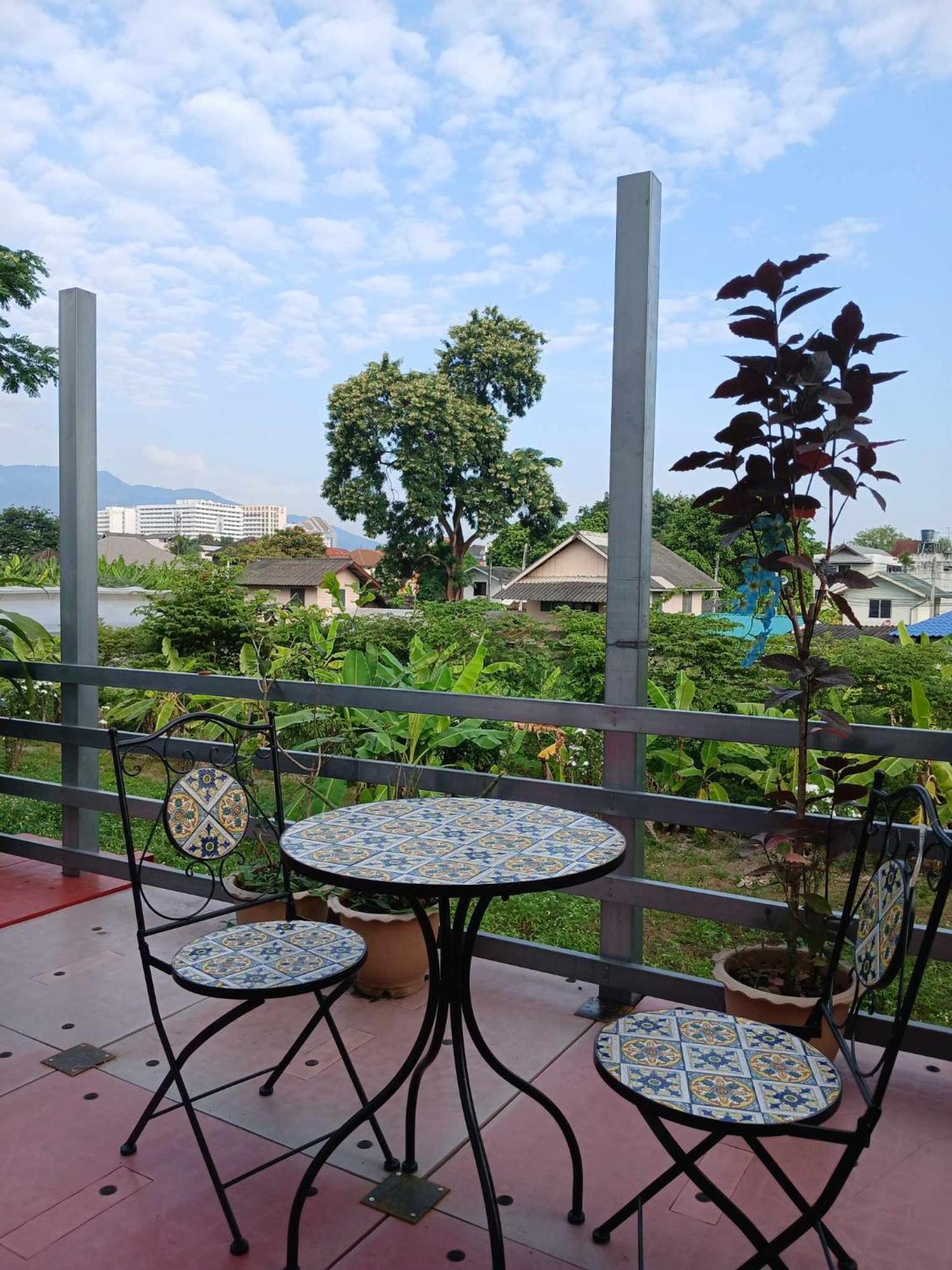 Sakura House Hostel Chiang Mai Bagian luar foto