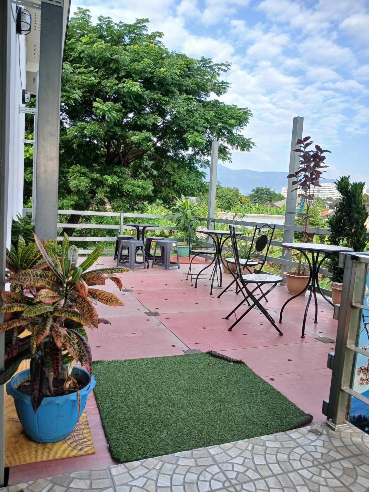 Sakura House Hostel Chiang Mai Bagian luar foto