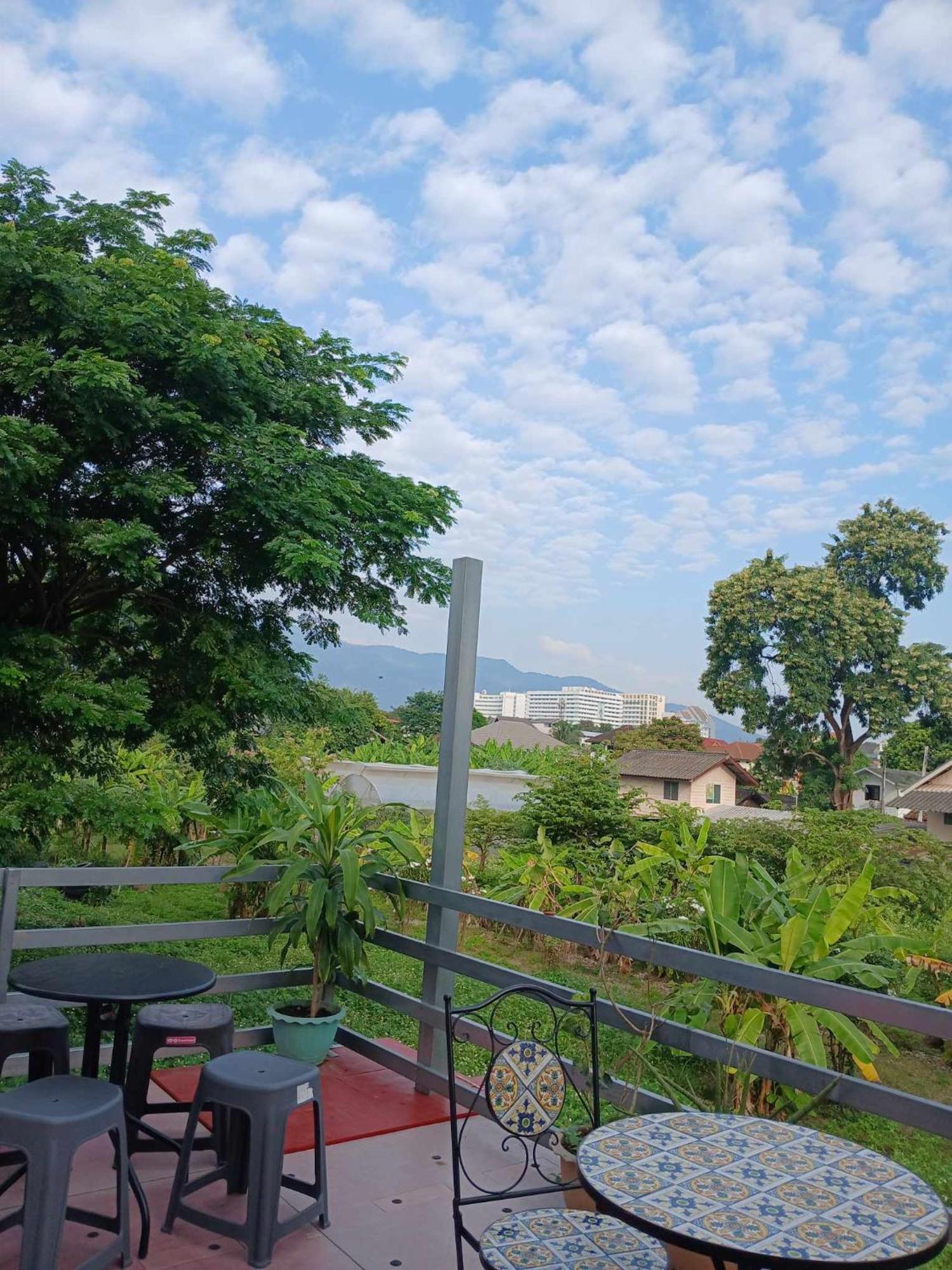 Sakura House Hostel Chiang Mai Bagian luar foto