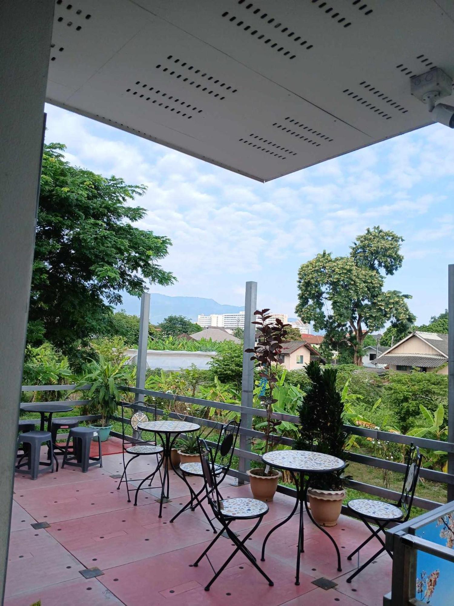Sakura House Hostel Chiang Mai Bagian luar foto
